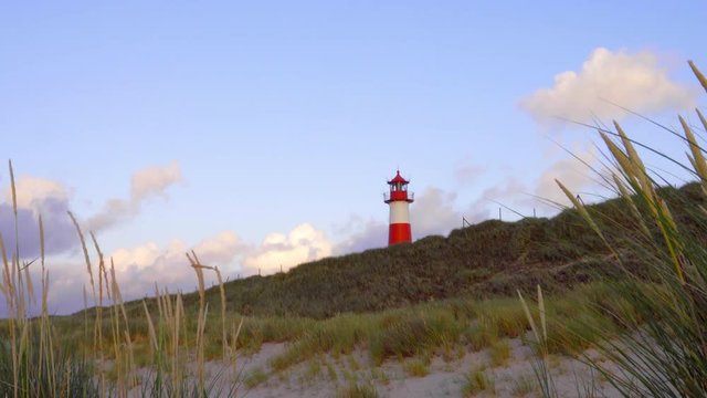 Sylt Leuchtturm List im Sonnenuntergang Licht mit D&uuml;nen