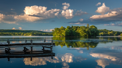 Fototapeta premium Sunset on Swartswood Lake at Swartswood Lake State Park, New Jersey