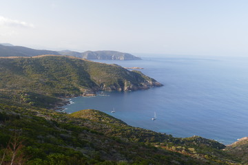 Cote sauvage Corse : crique