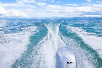 Photo sur Plexiglas Sports nautique Bateau à moteur sur le lac de Constance