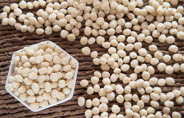 Quinoa pop (Chenopodium quinoa)