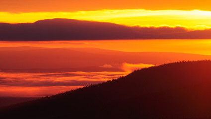 Sonnenaufgang über der schwedischen Wildnis, Flatruet, Schweden