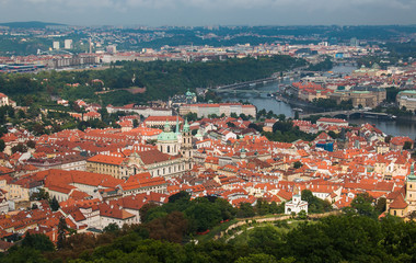 Fototapeta na wymiar Veduta aerea di Praga in Boemia