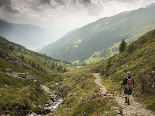 Fototapeta na wymiar Hiking through a valley in the alps