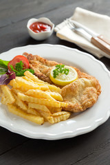 Wiener Schnitzel mit Pommes Frites