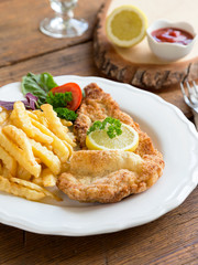 Schnitzel mit Pommes