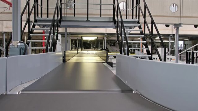 A combination of belt and roller conveyors