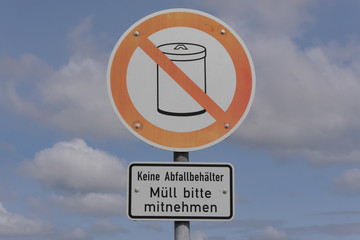 Schild keine Abfallbehälter - Müll mitnehmen