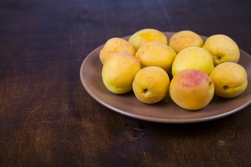 Naklejka na ściany i meble Apricots in a plate
