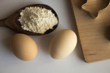 Zestaw podstawowych produktów wykorzystywanych do pieczenia ciast. © trojan74