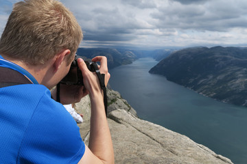 photographer take pictures of landscape