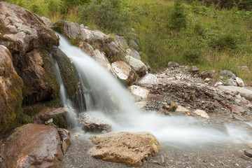 Cascata ruscello di montagna