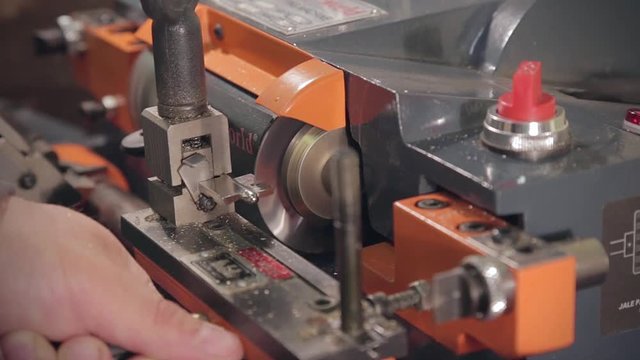 Key Machine cutting