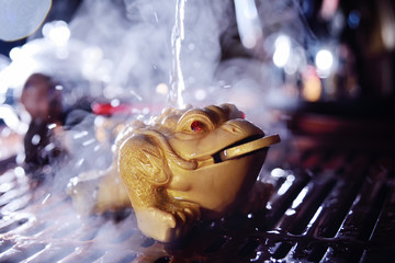 A three-toothed tea toad with a coin in his mouth is a symbol of wealth and well-being. tea ceremony