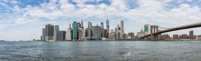 Fototapeta na wymiar Panorama View of Manhattan Skyline From Brooklyn