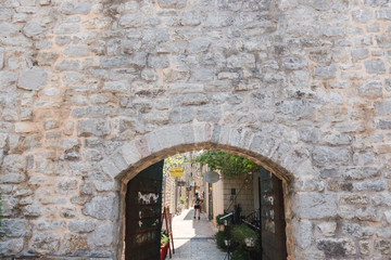Fototapeta na wymiar Stone wall with arch way