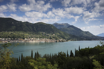 Fototapeta na wymiar italian village of Salò on the Lake Garda