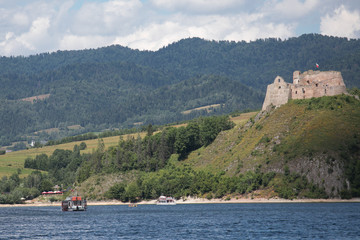 Czorsztyn castle, Poland, Castle on the lake
