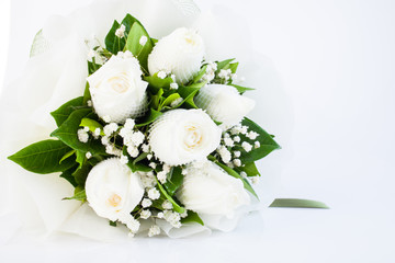 Obraz na płótnie Canvas White roses, elegant bouquet tied.