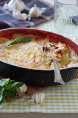 Kartoffelgratin mit Knoblauch und Parmesan