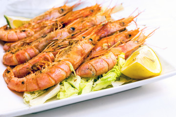 fries cuisine shrimp and lemon