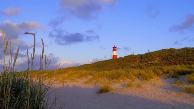 Sylt Leuchtturm List im Sonnenuntergang Licht mit D&uuml;nen