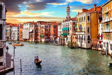 Venezianischer Sonnenuntergang. Romantische Reise in Venedig. Canal Grande. Italien © Freesurf