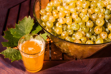 verre de jus de raisin frais