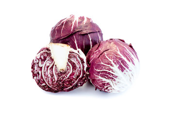 Fototapeta premium Radicchio Salat isoliert freigestellt auf weißen Hintergrund, Freisteller