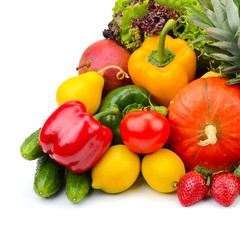 Fototapeta na wymiar fruits and vegetables isolated on white