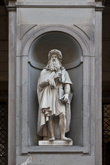 Statuen bei den Uffizien berühmter Zeitgenossen, Leonardo da Vinci