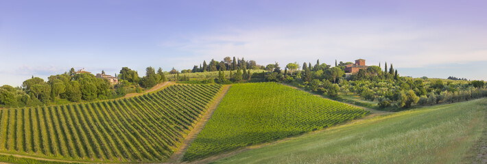Toskana-Panorama, bei Montespertoli im Chianti-Gebiet ein schöner Gutshof imAbendlicht