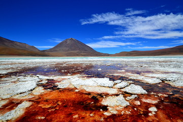 Red Lake (Laguna Colorada) - Atacama Desert in Bolivia © Anderson