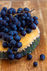 Raisin Grappes on wood