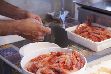 Cleaning prawn (seafood).

