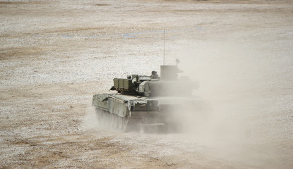 Russian tanks jumping on the demonstrations, forum Army 2015