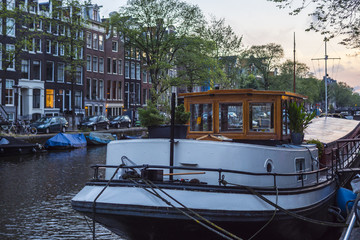 Fototapeta na wymiar House boats in the city center of Amsterdam