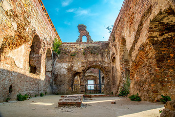 Ruiny XIII wiecznego zamku w Ujeździe woj. opolskie