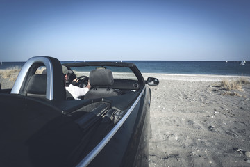 Fototapeta na wymiar summer car on beach 