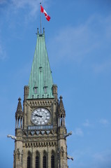 Fototapeta na wymiar tour horloge parlement canadien Ottawa