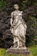 Statue im Kräutergarten
