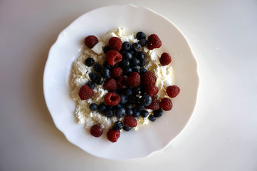 Healthy breakfast with cottage cheese and berries