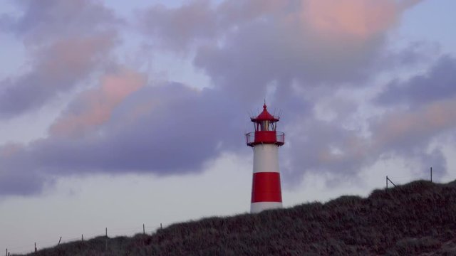 Sylt Leuchtturm List im Sonnenuntergang Licht mit D&uuml;nen