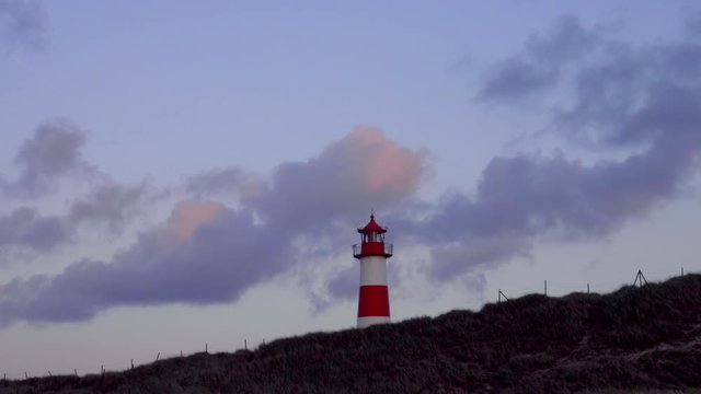 Sylt Leuchtturm List im Sonnenuntergang Licht mit D&uuml;nen