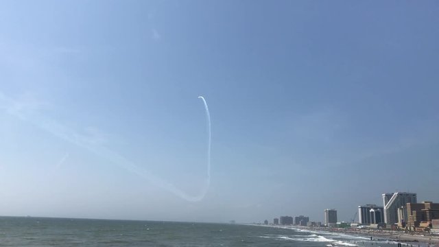Stunt plane does loop and heads back towards camera at Atlantic City Airshow