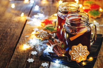 Mulled wine with gingerbread cookies and Christmas light
