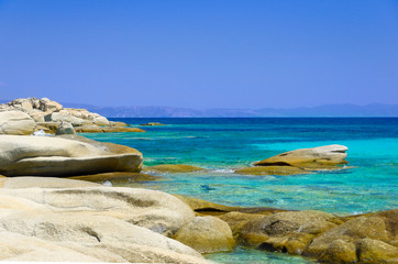 Obraz premium Sea coast under blue sky