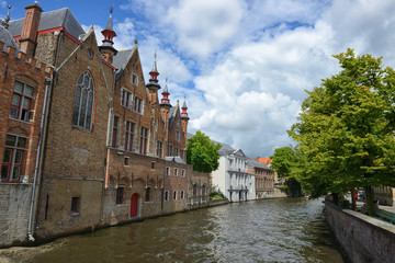 Fototapeta na wymiar Classic view of channels of Bruges