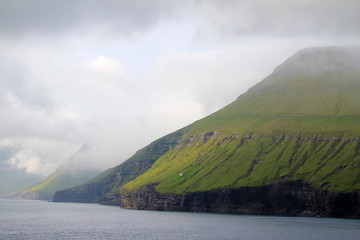 Island berglandschaft seeblick mit tollem grün