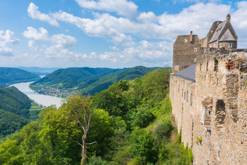 Fototapeta na wymiar castle Aggstein - old castle and Danube river in Wachau, Austria